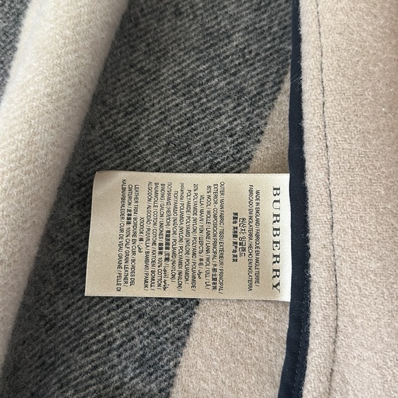 ❌SOLD❌ Authentic Burberry Wool Jacket size 0 - Picture 5 of 9